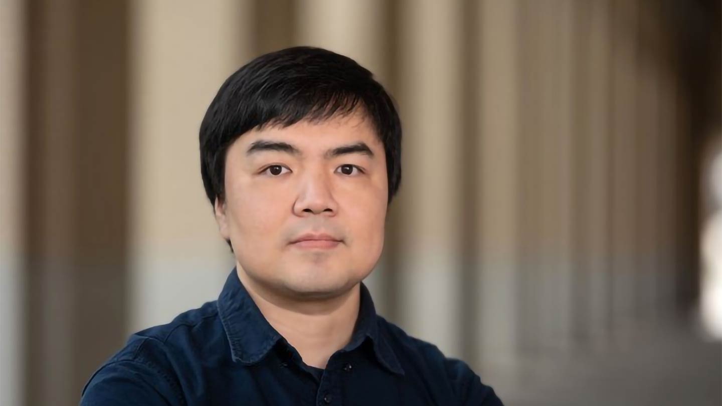  Jian Ma portrayed, SCS faculty member Jian Ma is the lead principal investigator of a new NIH-funded center that aims to improve understanding of the 3D structure of cell nuclei and how changes in that structure affect cell functions in health and disease.